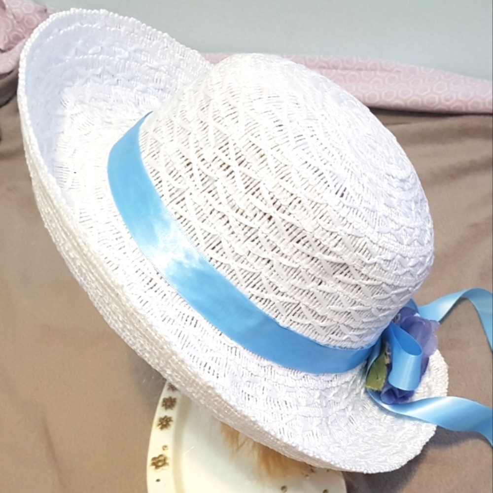 Girls White wide brim summer hat blue flower ribbon